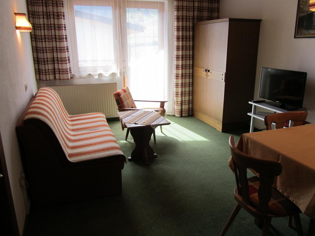 Appartements Kroner Nauders Zimmer foto